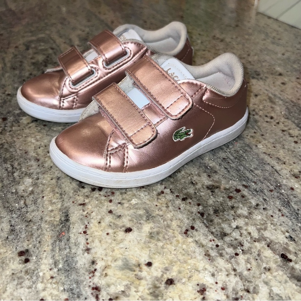 5️⃣3️⃣ Limited addition beautiful rose gold Lacoste shoes